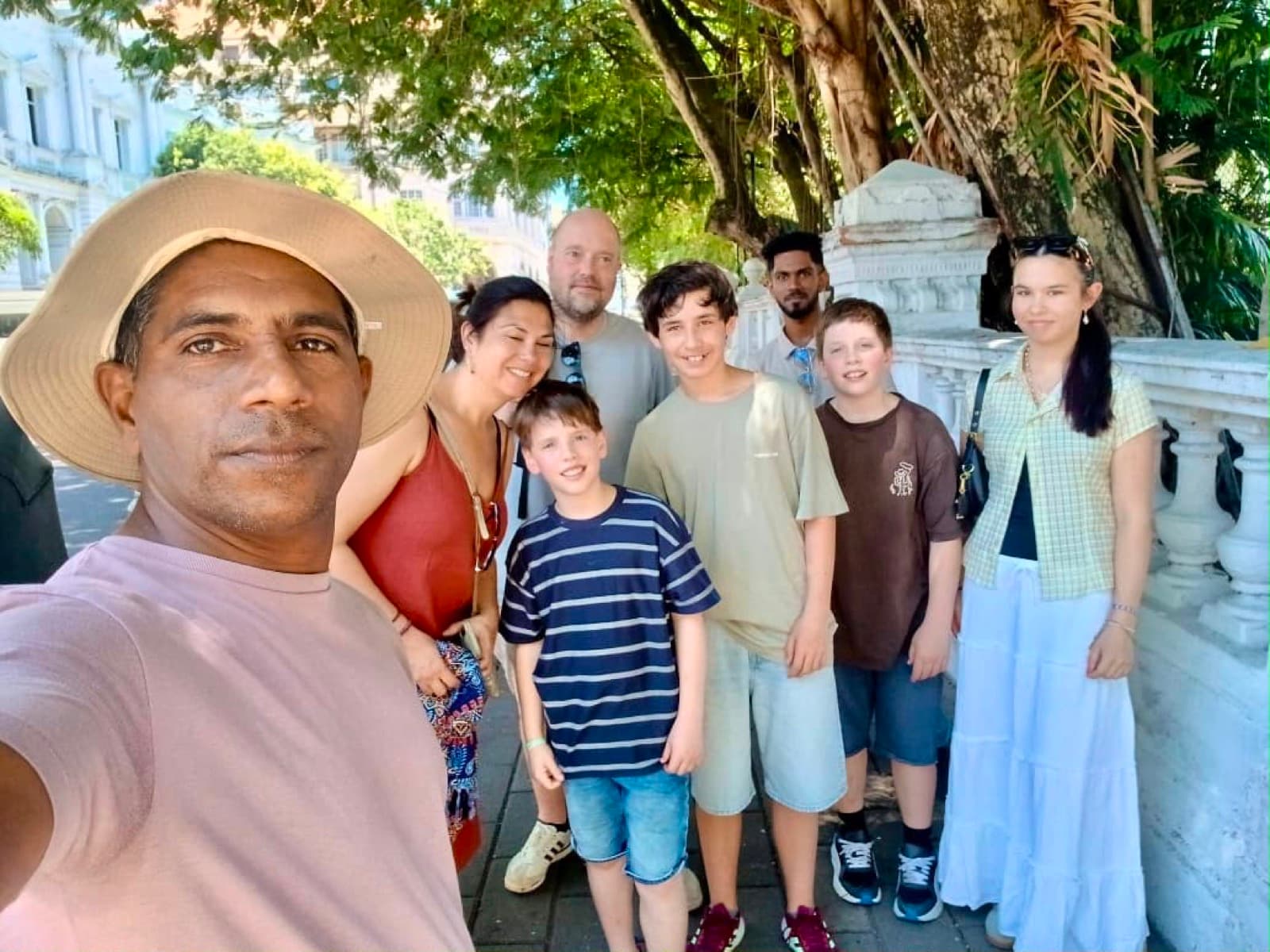 David with a large family group on a Colombo city tour